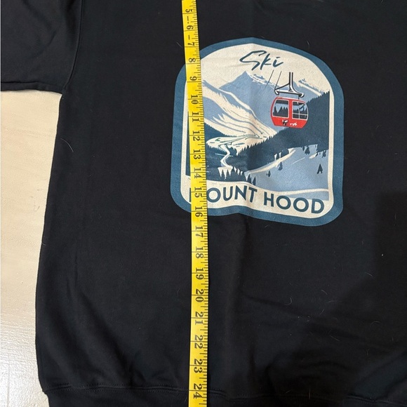 🏔️ **Mount Hood Gildan Sweatshirt - Black - Size Small (New with Tags)** 🏔️ - Picture 2 of 4